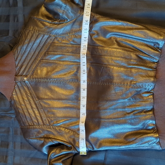 Danier 100% leather bomber jacket - Picture 10 of 11